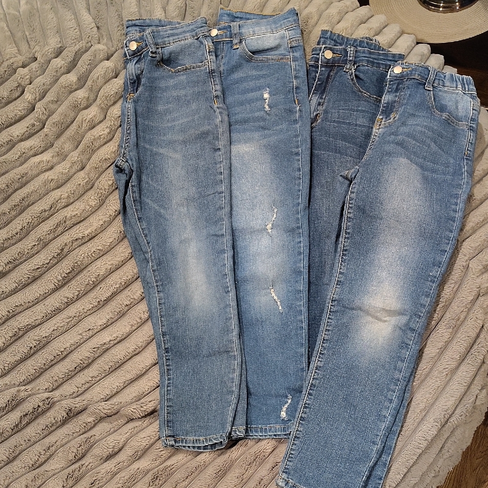 SHEIN Blue Jeans Distressed Denim - Picture 2 of 7